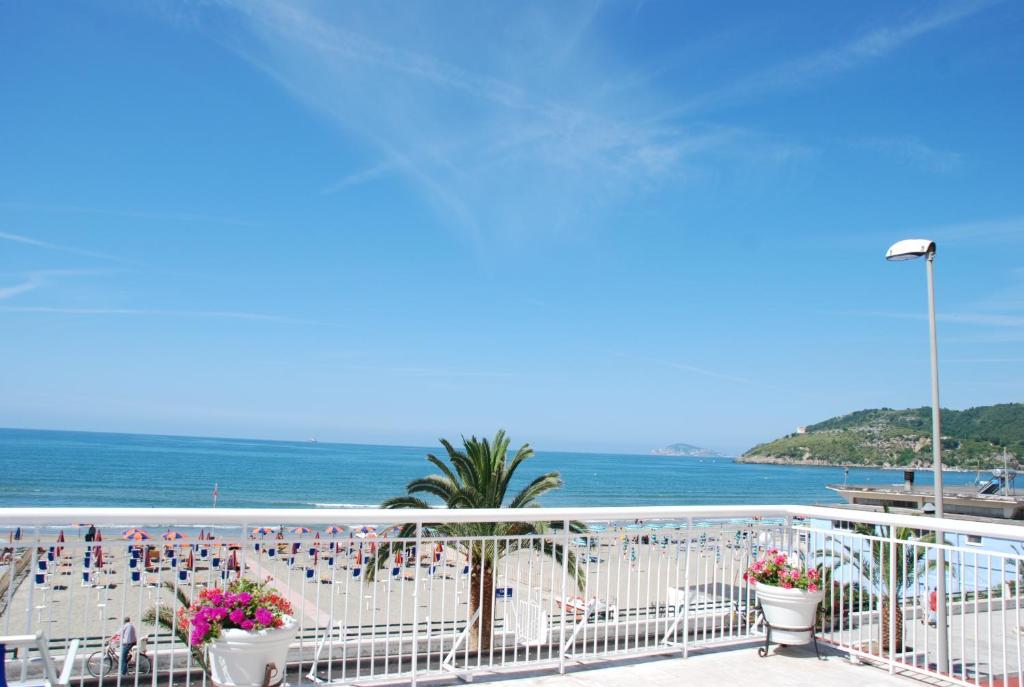 Hotel Villa Eleonora Scauri  Luaran gambar